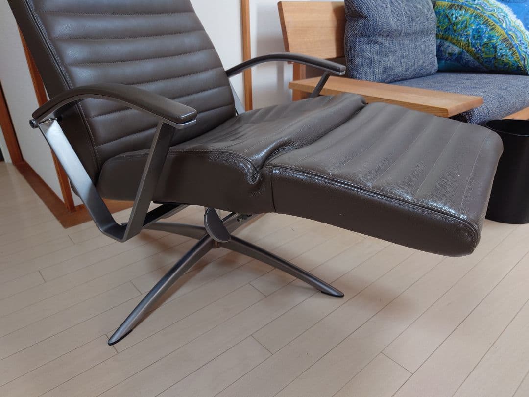 【ほぼ未使用】KEBE 総革張りパーソナルリクライニングチェア KE-23