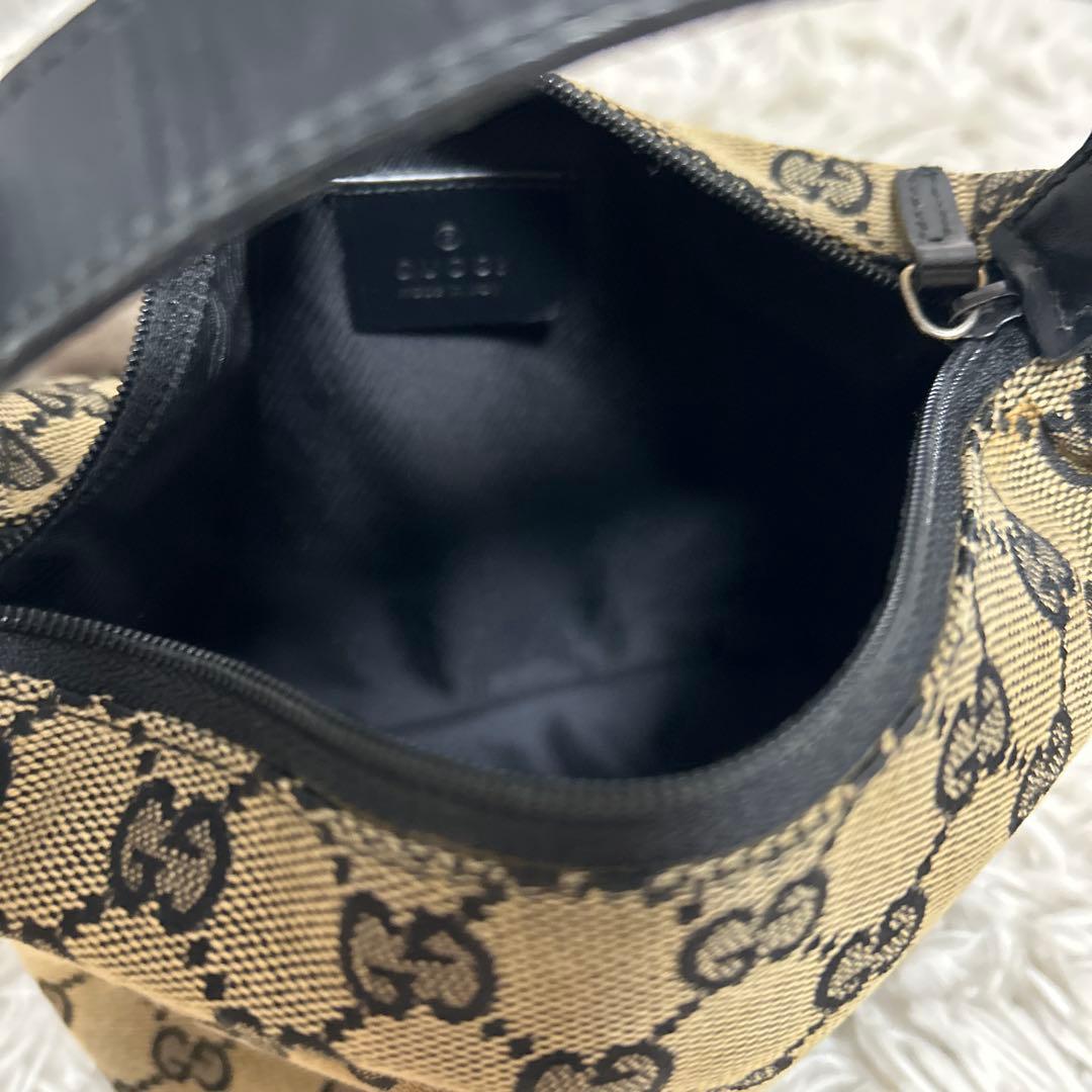 GUCCI アクセサリーポーチ　GGキャンバス ポーチ ハンドバッグ レザー