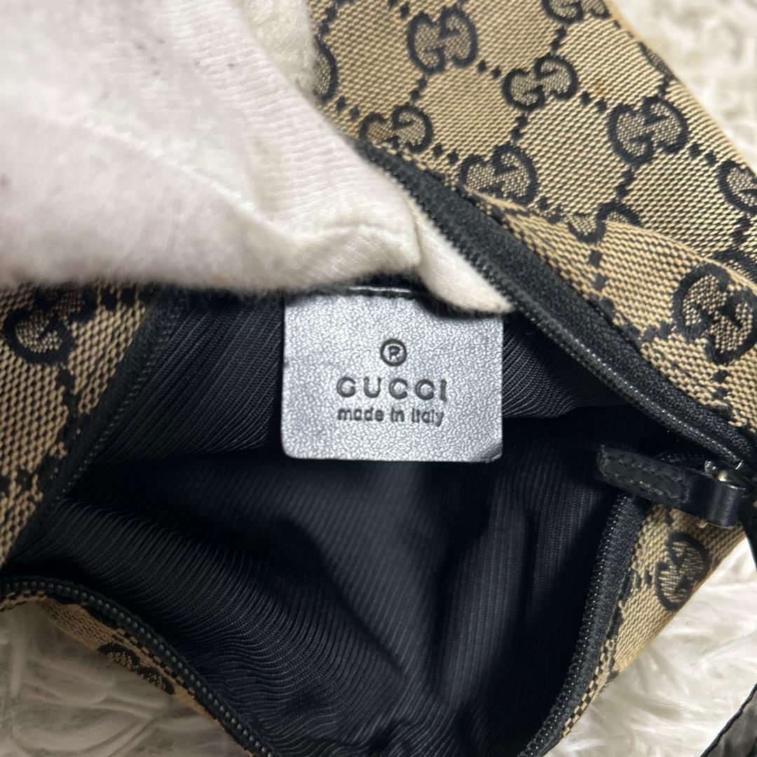 GUCCI アクセサリーポーチ　GGキャンバス ポーチ ハンドバッグ レザー