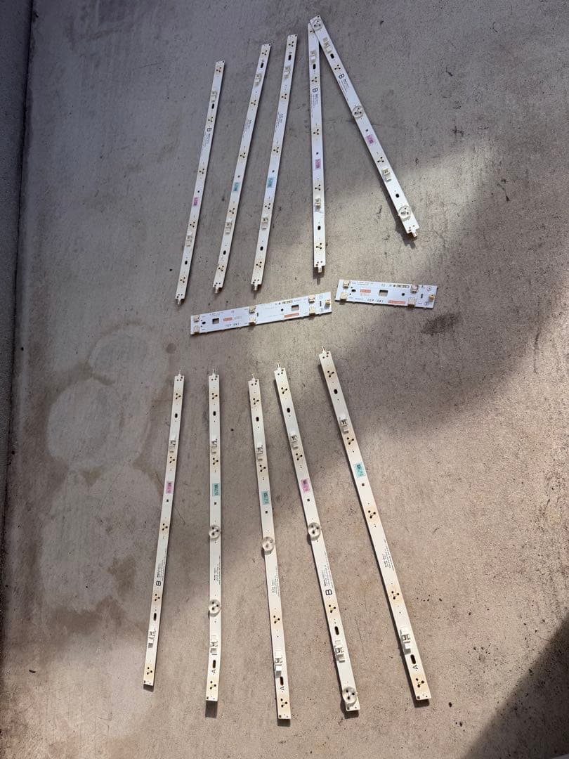 ソニー KDL-40W600B液晶テレビの基盤と配線類(ジャンク)