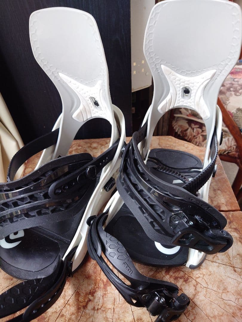FLUX CV サイズM スノーボードビンディング ホワイト/ブラック