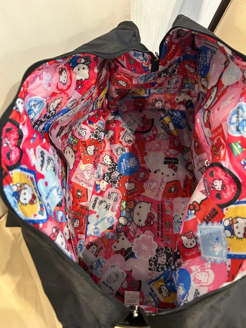 レスポートサックハローキティ ボストンバッグ旅行用バッグポーチ付き　ブラック