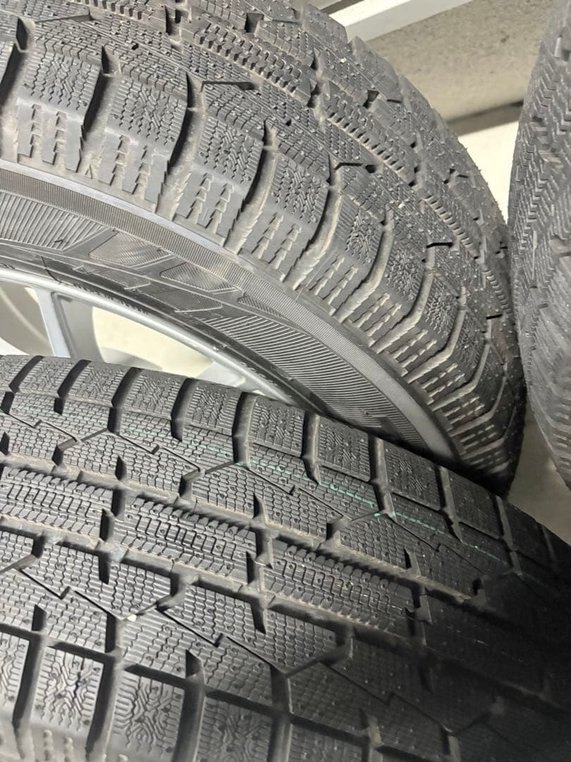 イボ付きプリウス60系pcd114 スタッドレス　2023年31週製