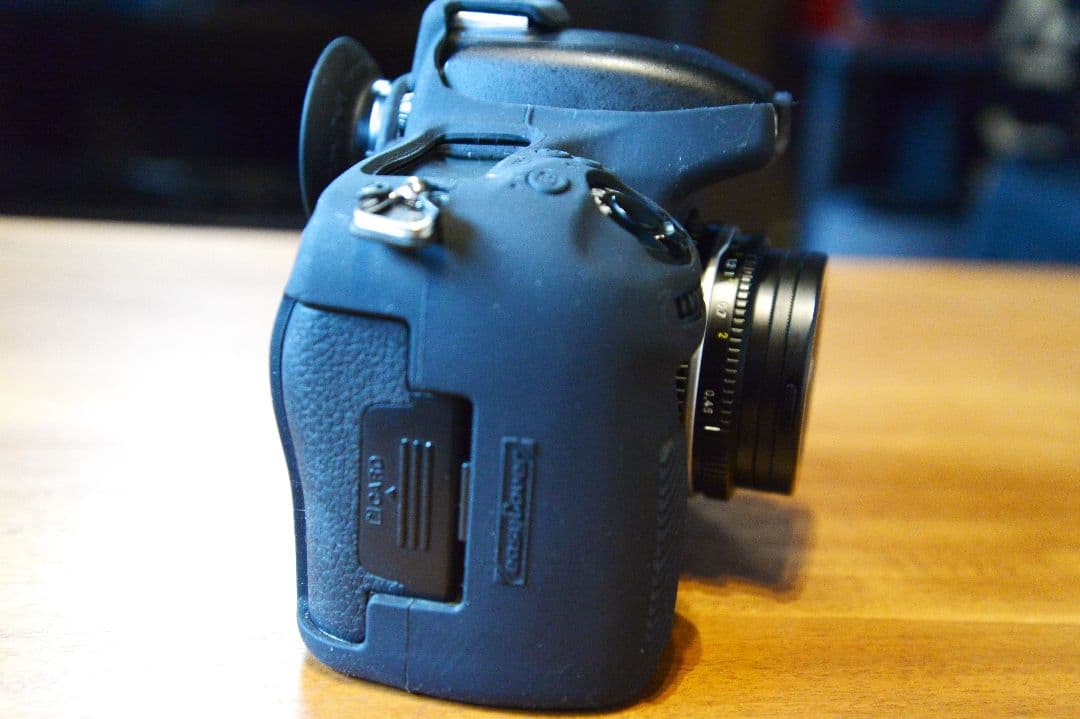 ニコンD750, バッテリーパック、28～300mmズームレンズその他一式セット