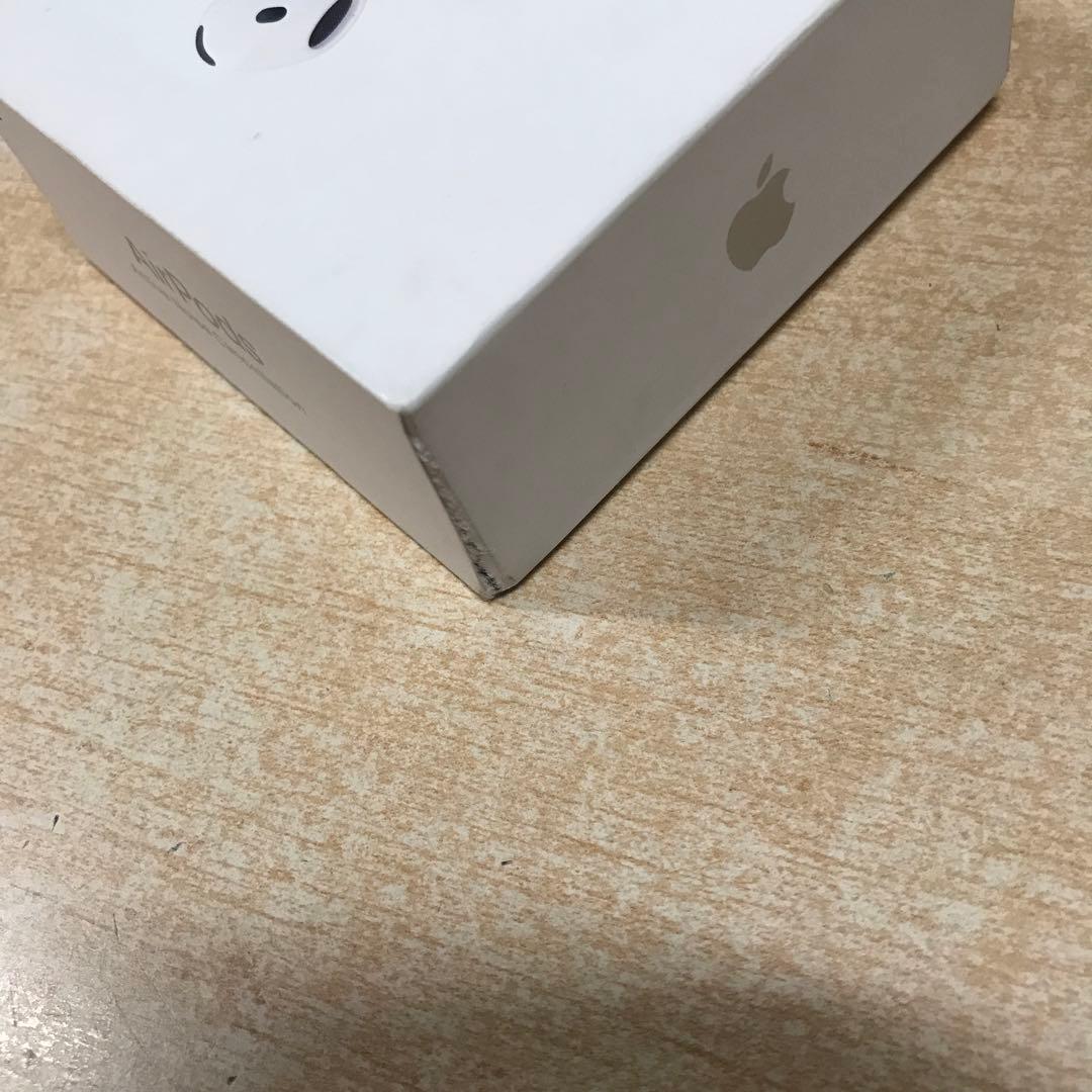 AirPods（第4世代）アクティブノイズキャンセリング搭載　①