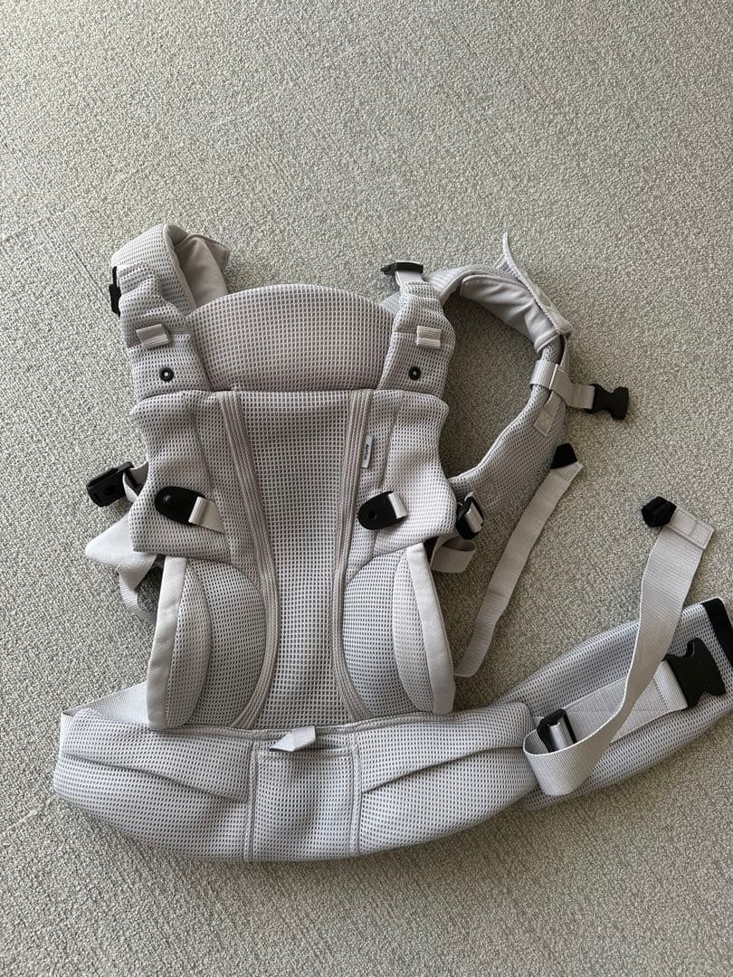 アップリカ　ラクリス　抱っこ紐　ホワイトアッシュBG