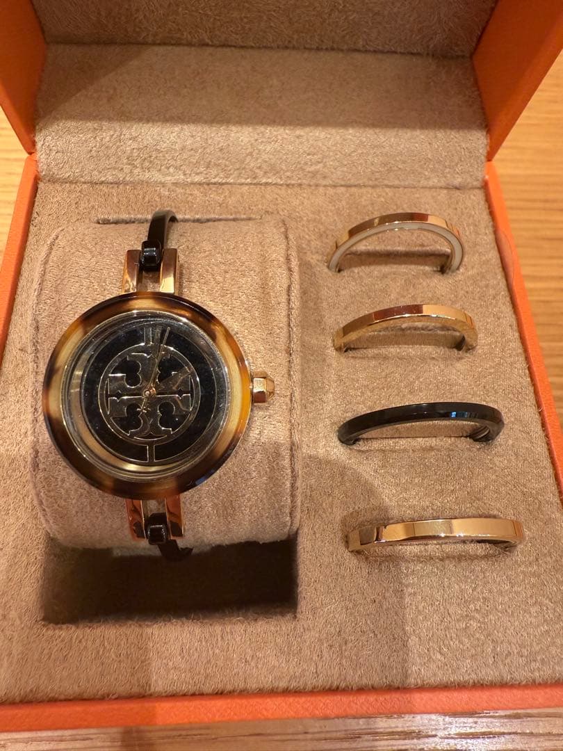 TORY BURCH ラウンドフェイス時計 交換用ベゼル付き