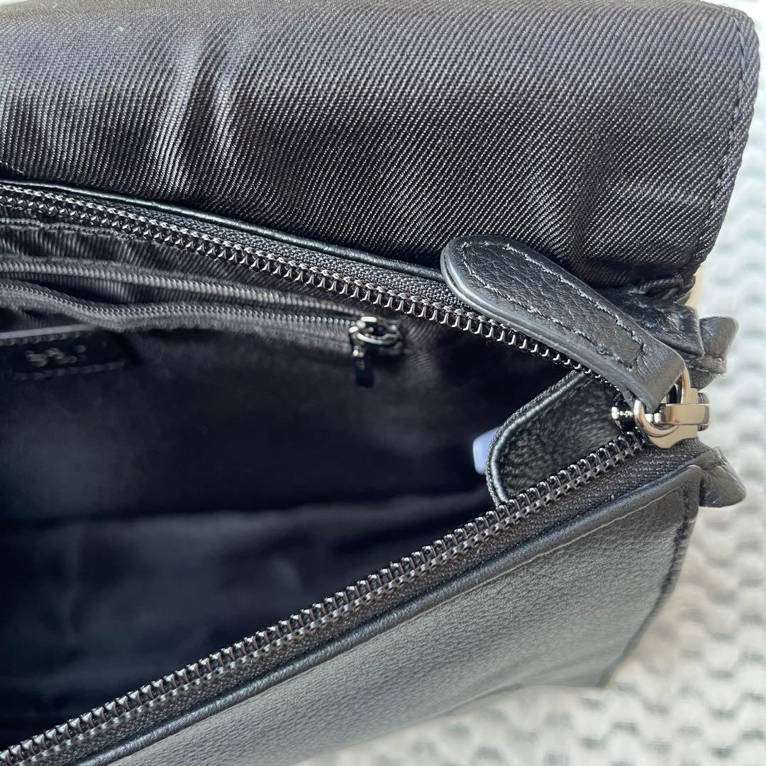 【美品】イアパピヨネ 柄ワイドテープショルダーバッグ　ダルメシアン ボディバッグ