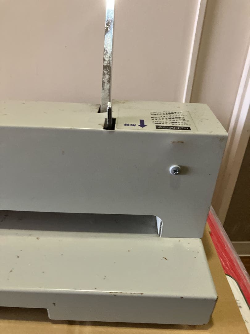 中古 PLUS PK-513L 裁断機 A4対応 カットライン点灯