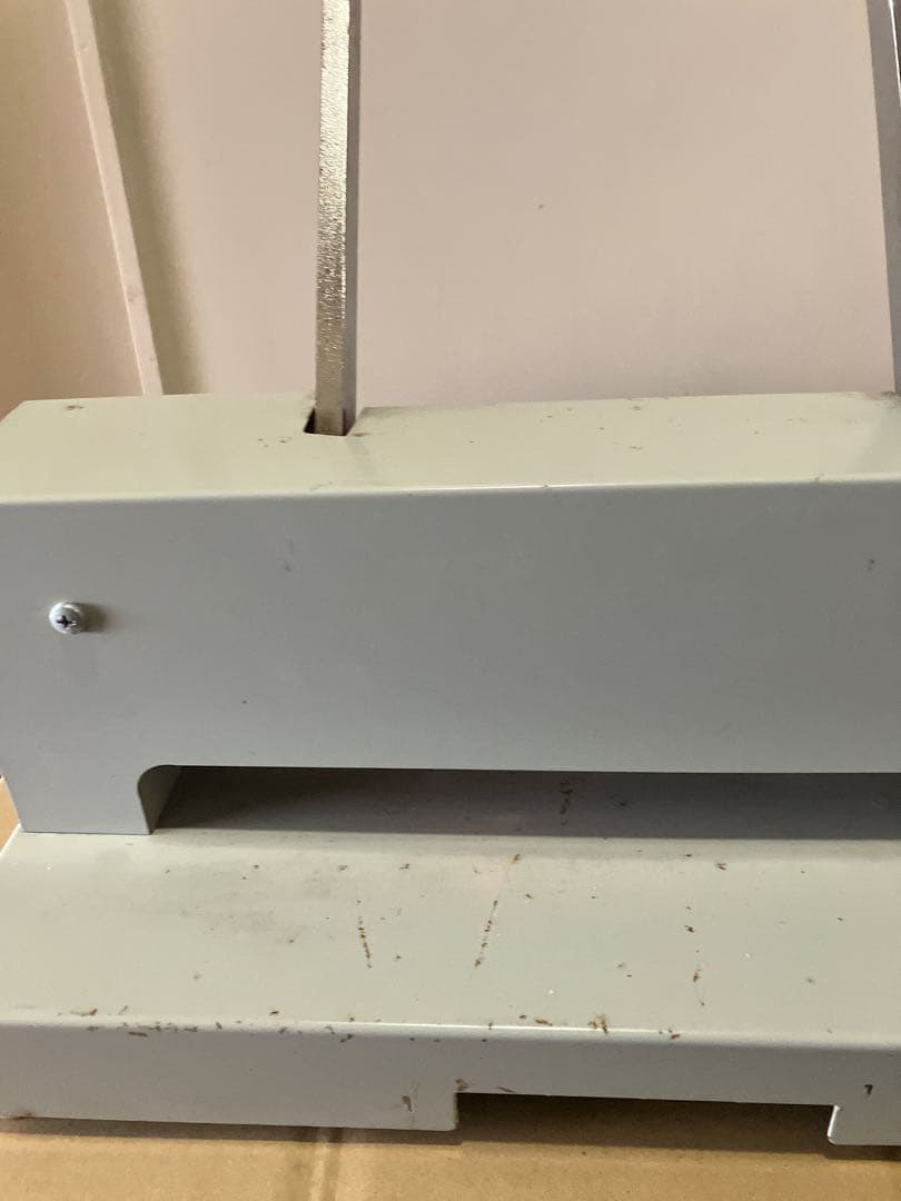 中古 PLUS PK-513L 裁断機 A4対応 カットライン点灯