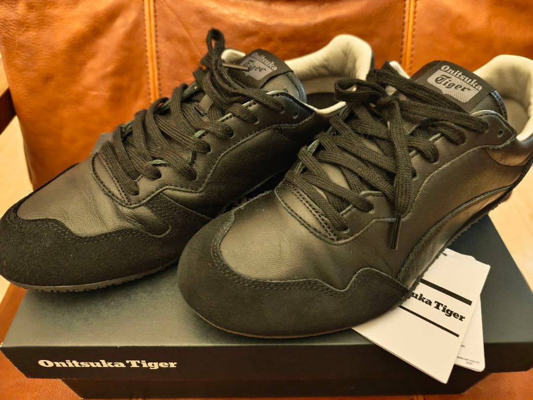 新品同様　Onitsuka Tiger SERRANO CL ブラック/27.0