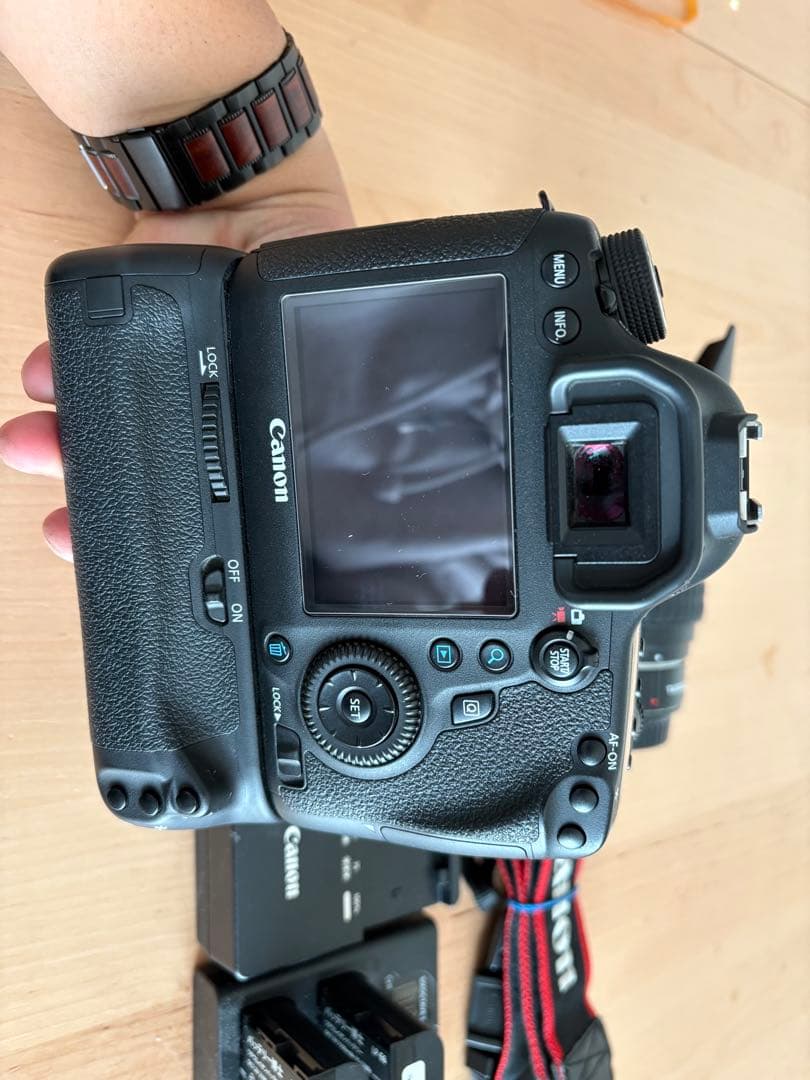 ☆美品☆ Canon 6D フルサイズ　レンズ2本セットバッテリークリップ付き！