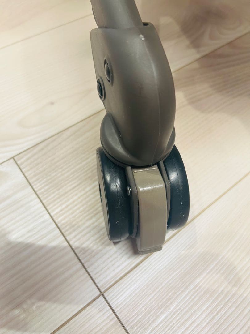 《美品》コンビ　ネムリラ コードレス AUTO SWING 【替えシート付】