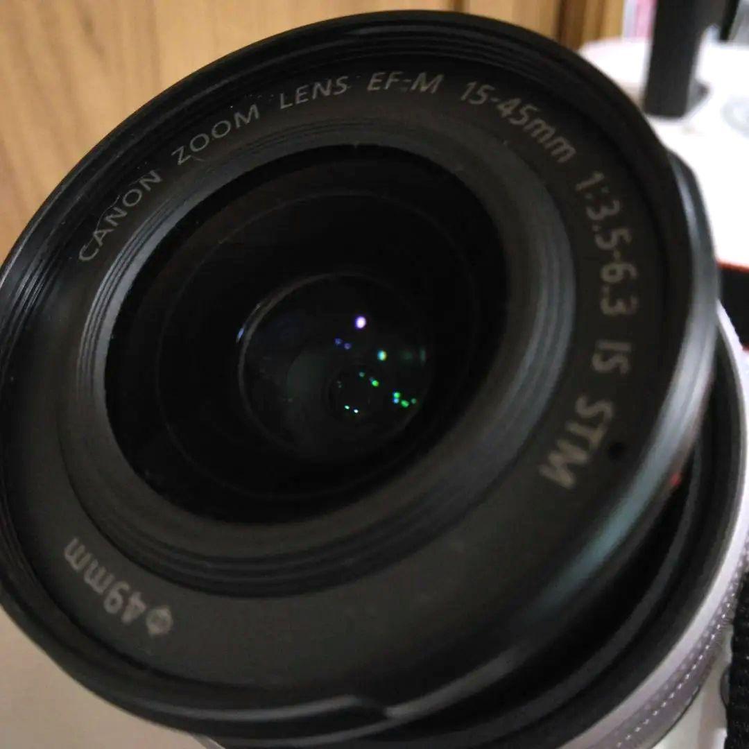 Canon ミラーレス一眼　EOS M10 デジタルカメラ　ホワイト