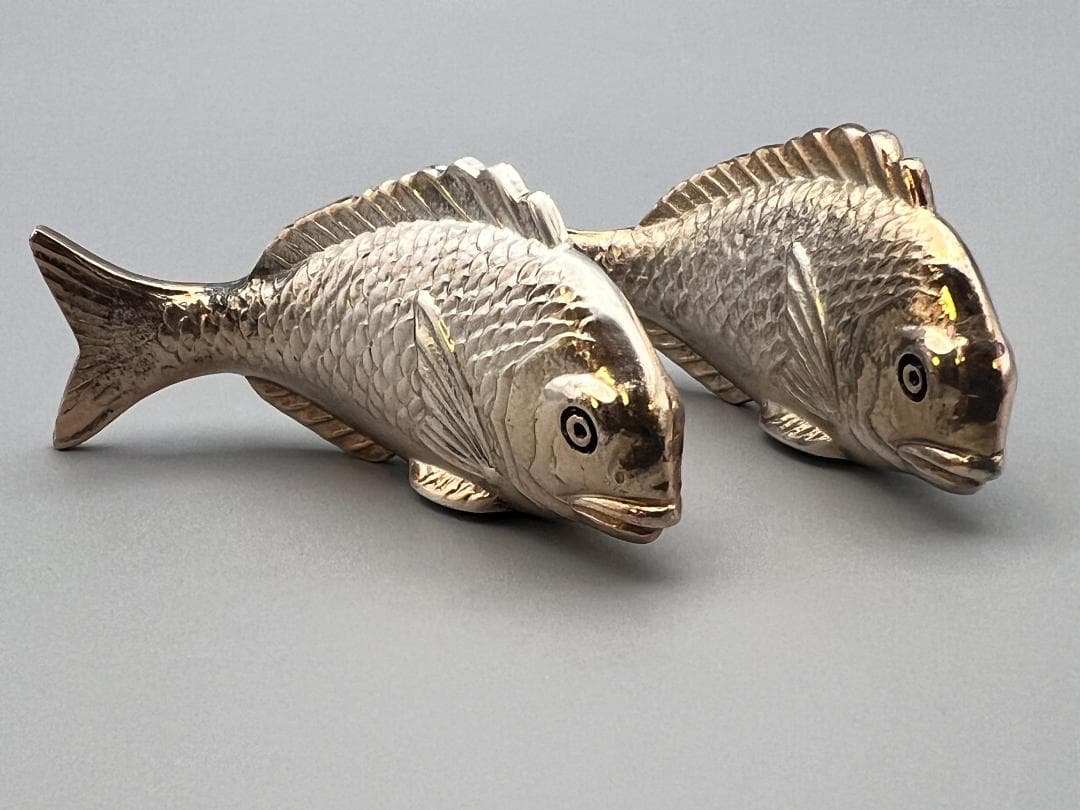 【海】純銀　鯛形　箸置き　2個　銀製　銀製品　銀器　台所用品　置物　重量約28g