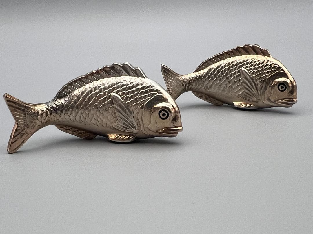 【海】純銀　鯛形　箸置き　2個　銀製　銀製品　銀器　台所用品　置物　重量約28g