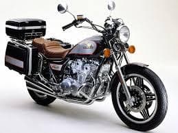 レストアに最適！足つき良好な段付デザイン。RC04純正アメリカンシート