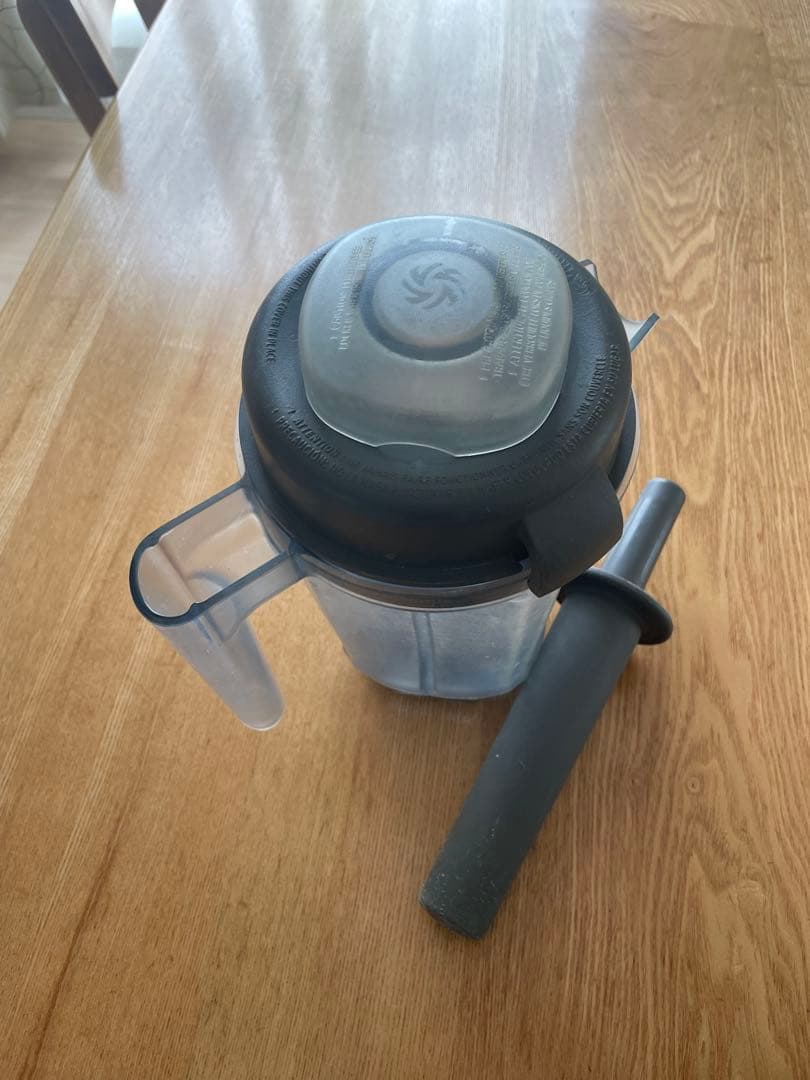 Vitamix Pro 300 本体 (コンテナとタンパーおまけ付き)