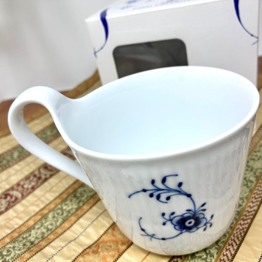 新品未使用　ロイヤルコペンハーゲン　ブルーフルーテッド　イニシャル【R】カップ