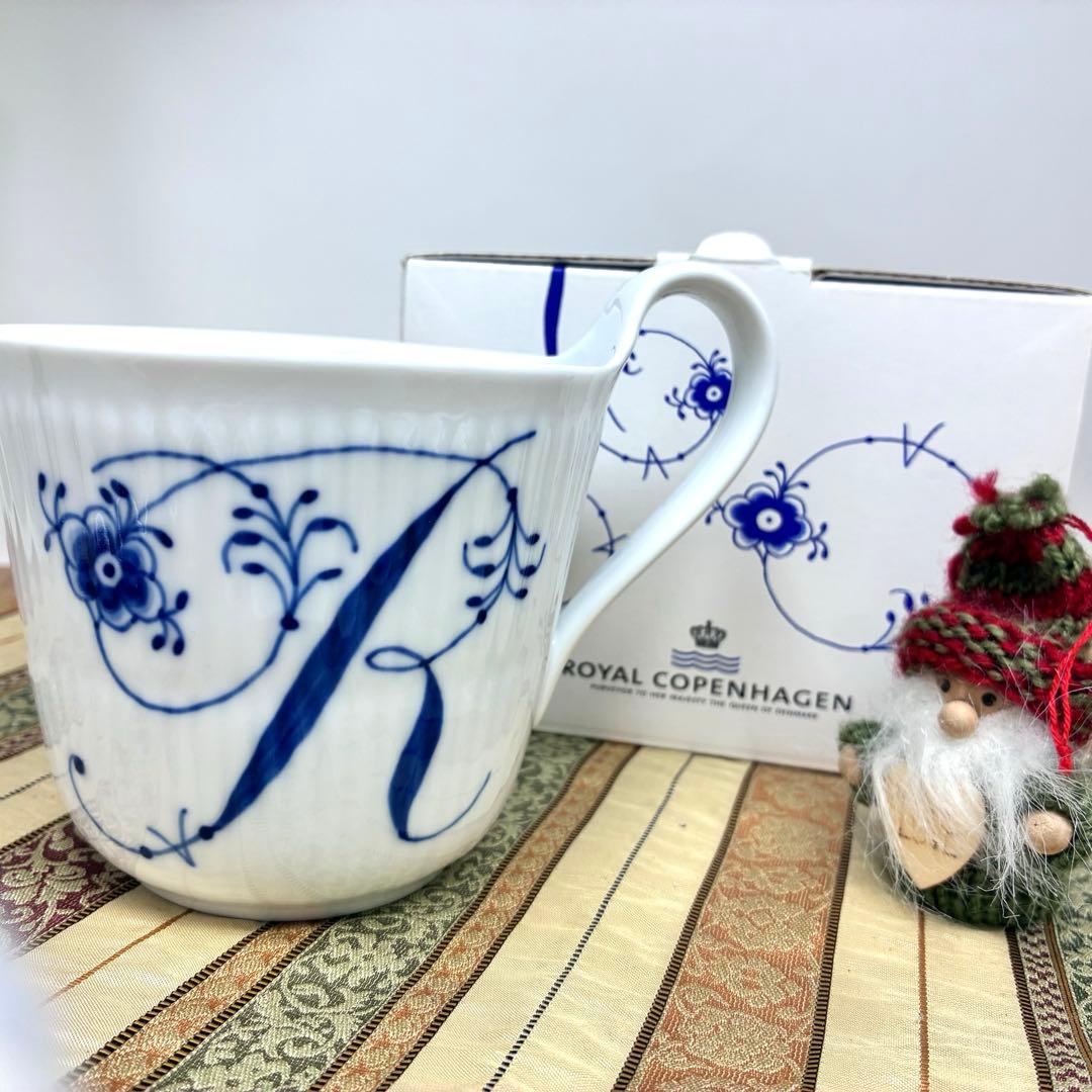 新品未使用　ロイヤルコペンハーゲン　ブルーフルーテッド　イニシャル【R】カップ