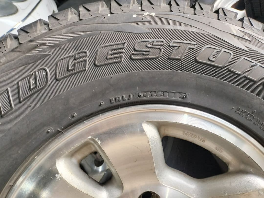 BS ブリザック 16インチタイヤセット　スタッドレス　ランクル　サーフ