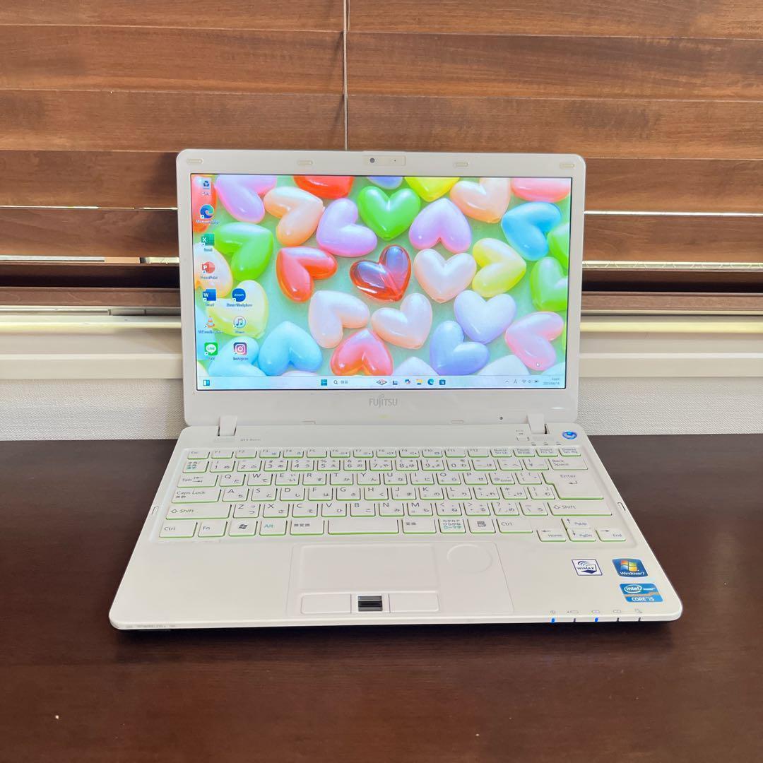 カメラ付PC✨ノートパソコン　windows11✨オフィス付き✨小型　軽量