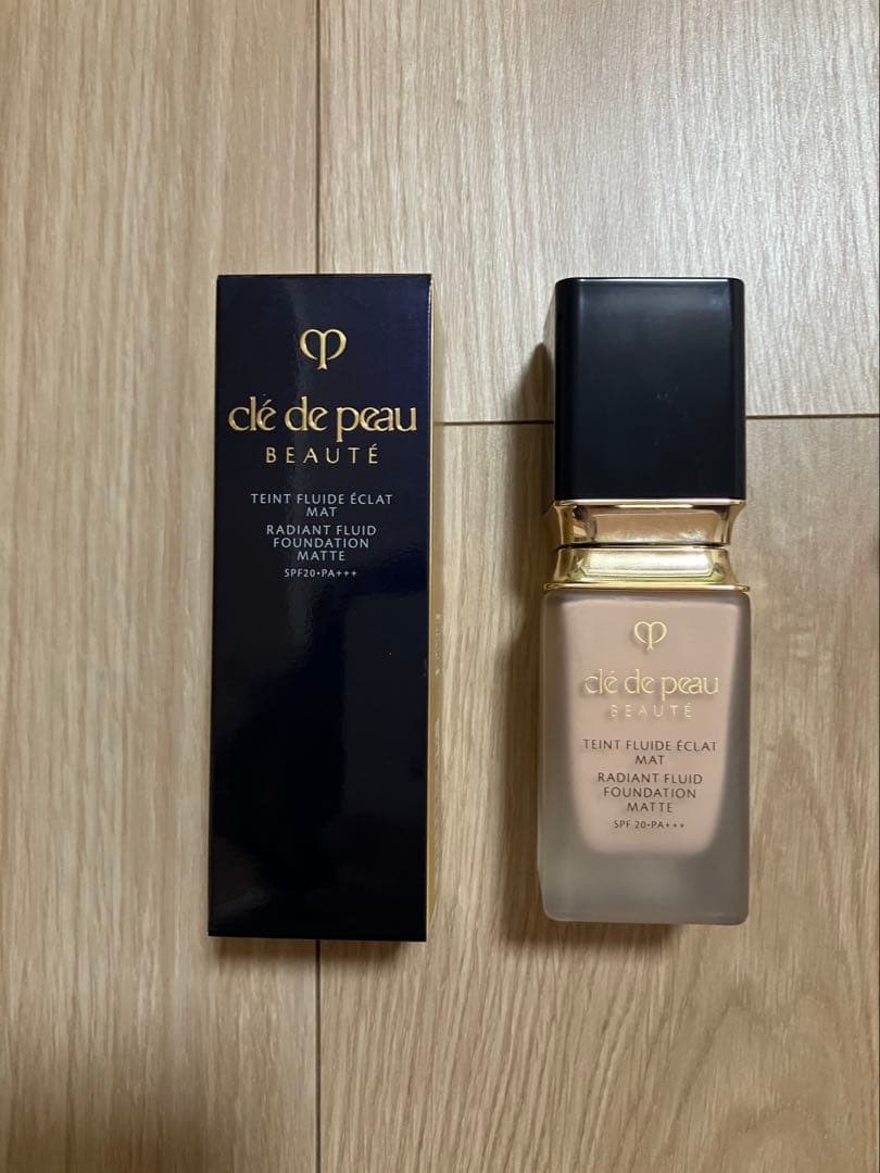 日曜限定セール　クレ・ド・ポーボーテタンフリュイドエクラ　マットファンデーション