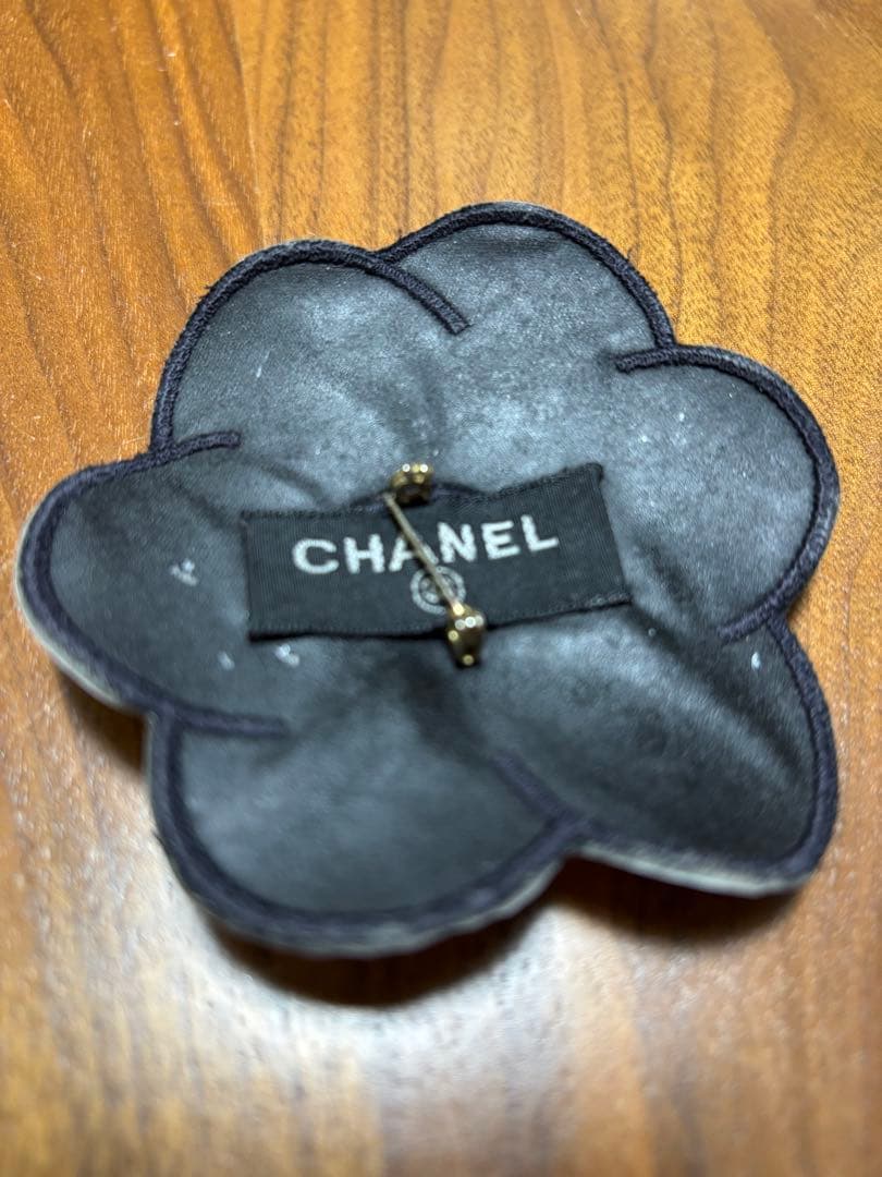 CHANEL 　シャネル　カメリア　ブローチ　白　ココマーク