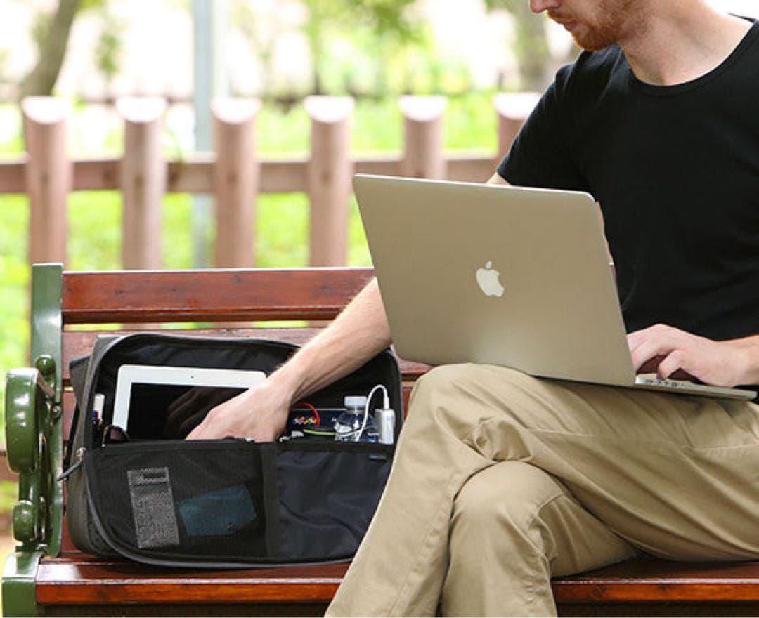 【極美品】SUPERCONSUMER ひらくPCバッグ ネイビー