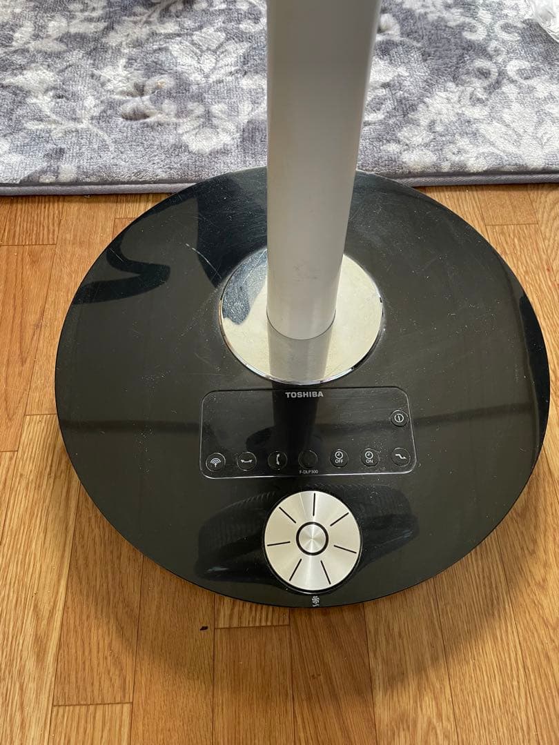TOSHIBA 扇風機 スタイリッシュデザイン