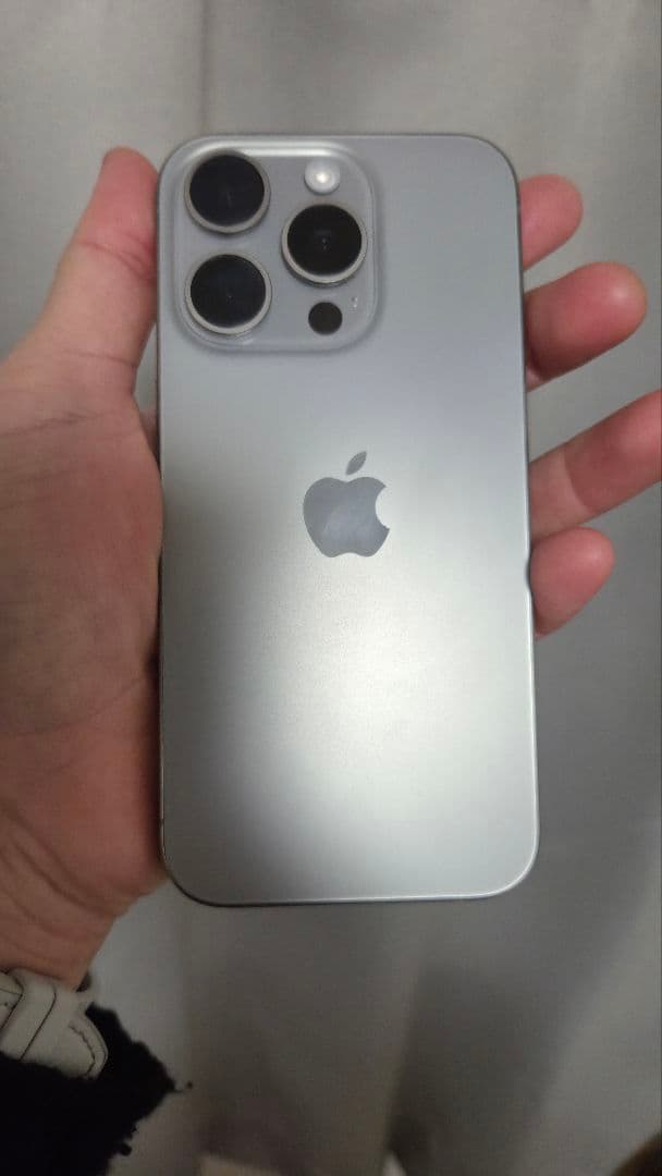 iPhone15Pro 256GB ナチュラルチタニウム SIMフリーケース付き