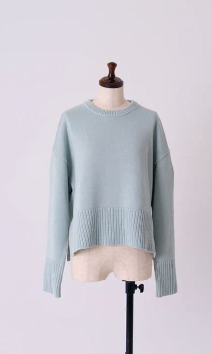 メゾンエシェル　スタンダードクルーネックニット　セージブルー
