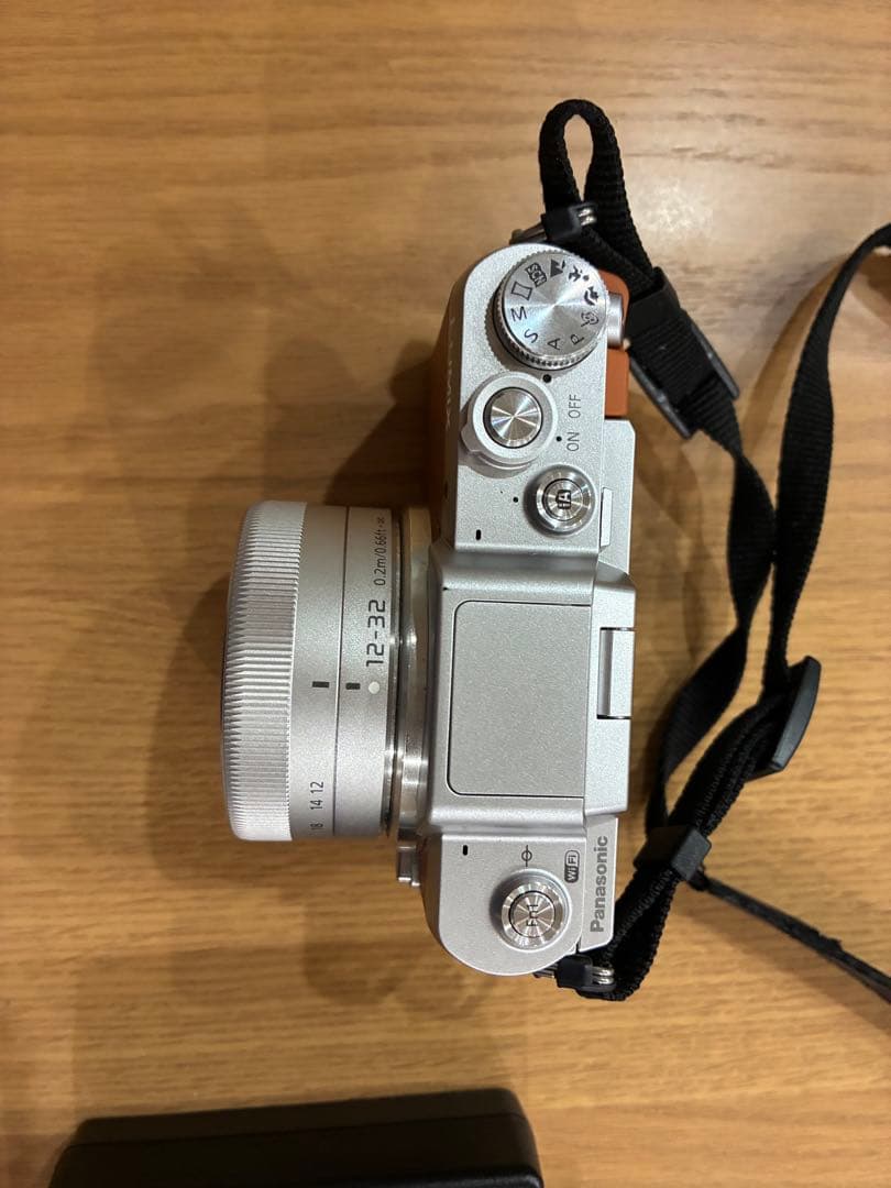 Panasonic DMC-GF7W ミラーレス一眼カメラ