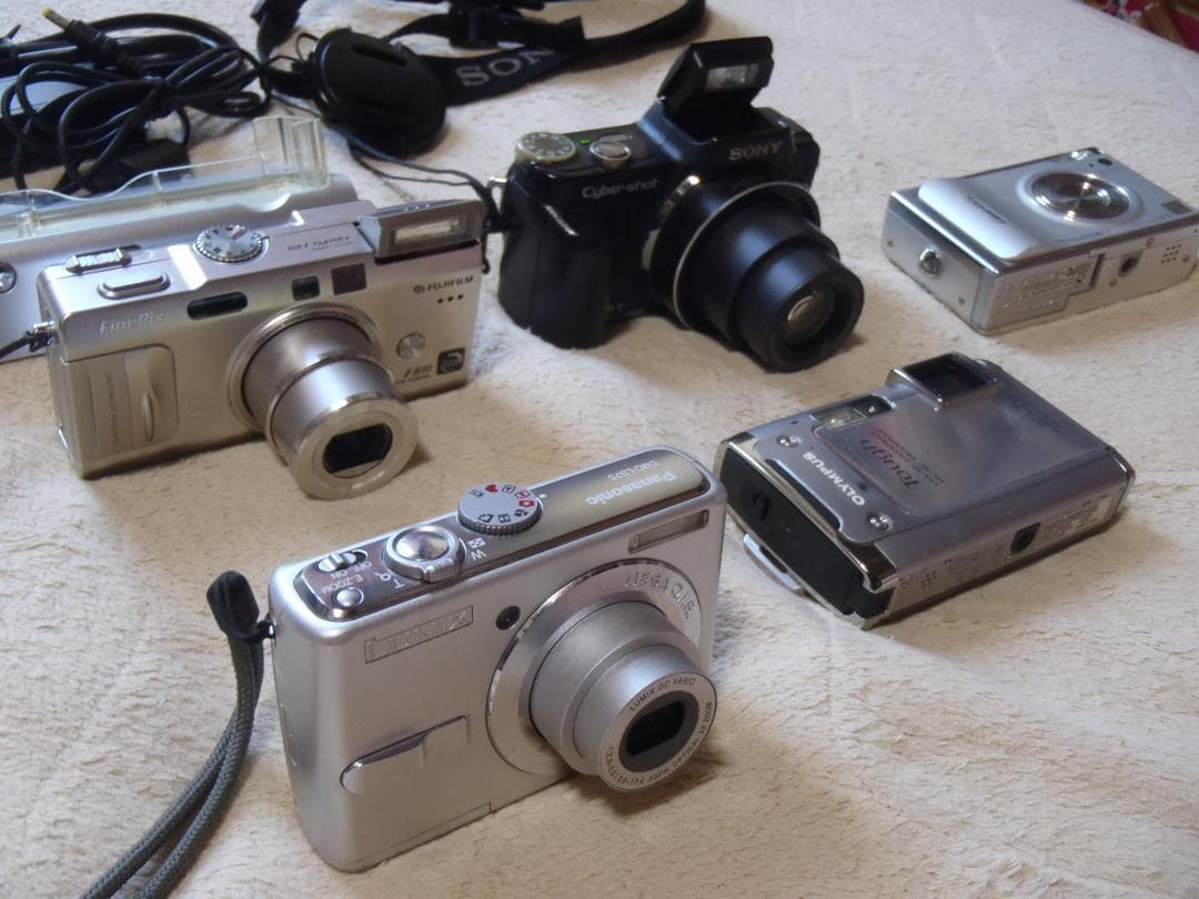 ❤️激レア❤️F810❤️富士フィルム★１台だけ出品。他は付属しません（売切れ）