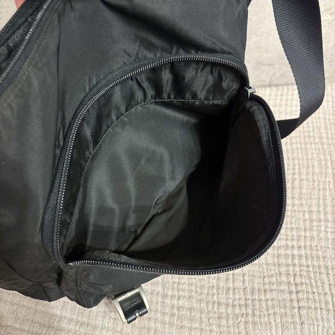 プラダ 三角ロゴ メッセンジャーバッグ ナイロン ブラック ギャランティ