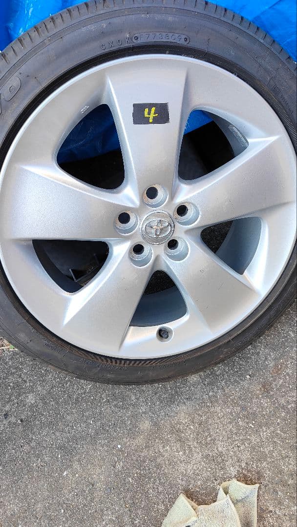 み*ぃ様 トヨタ プリウス純正　17インチホイールセット