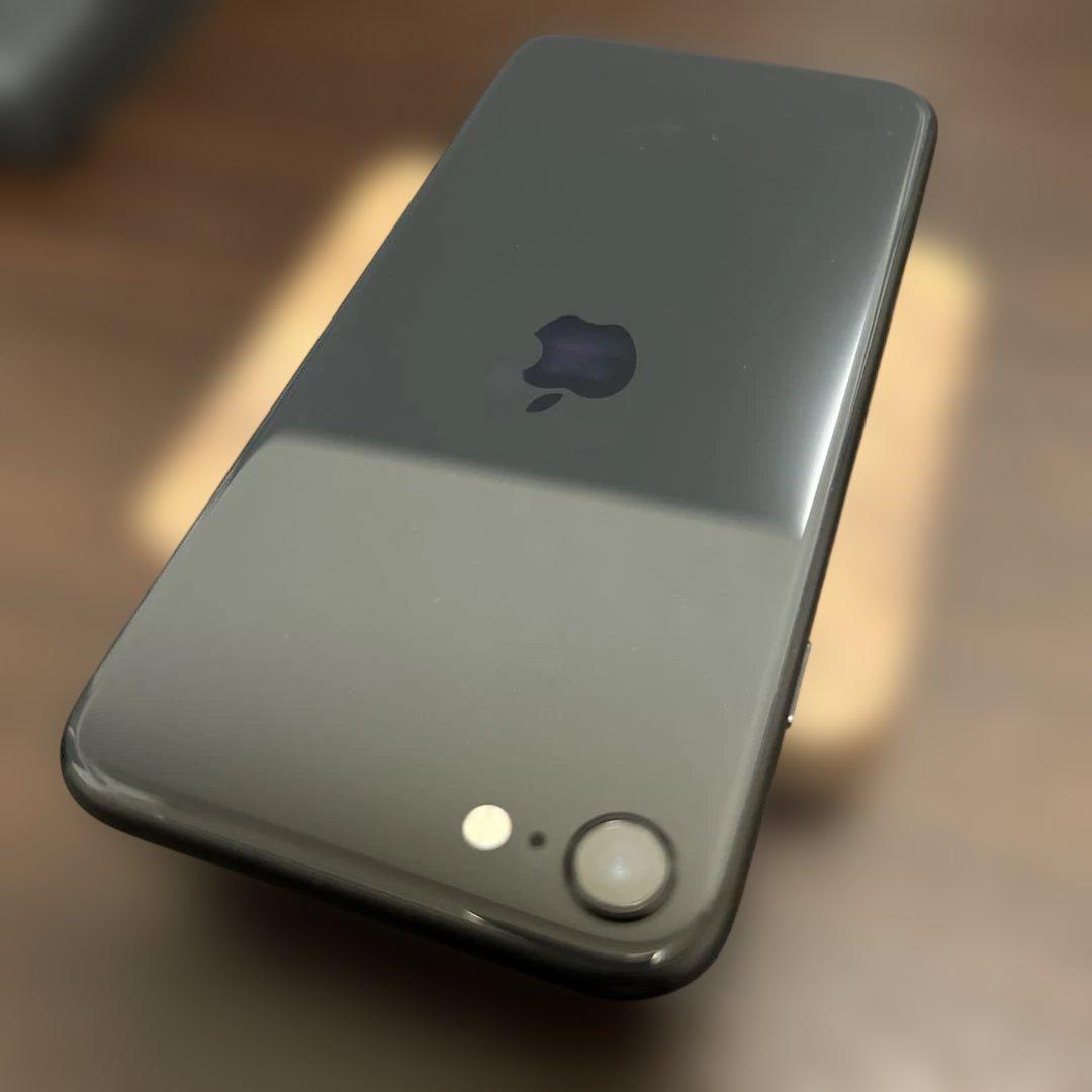 千*ん様 iPhone SE 第2世代 本体 バッテリー最大容量74%