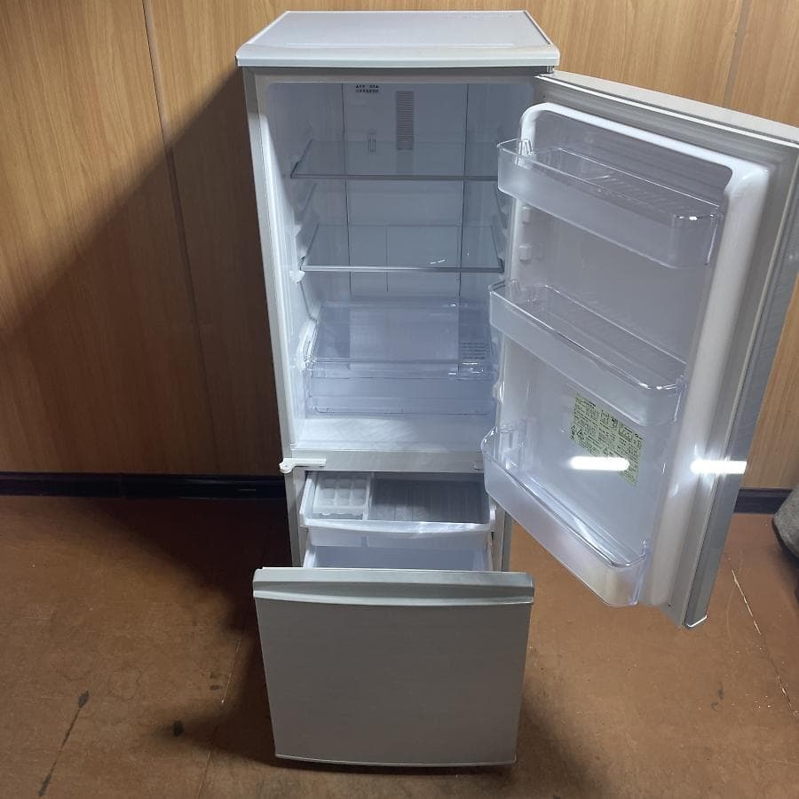 シャープ たっぷり167L 冷蔵庫 つけかえどっちもドア SJ-D17E-S