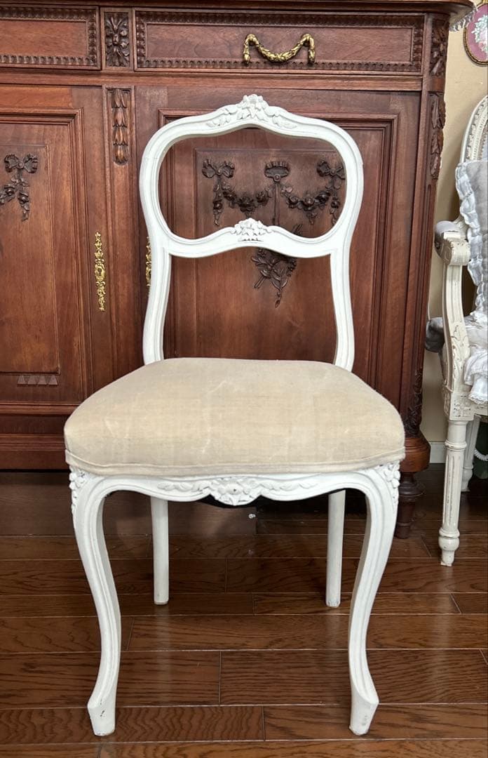 希少　フランスアンティークホワイトチェア　ロカイユ装飾