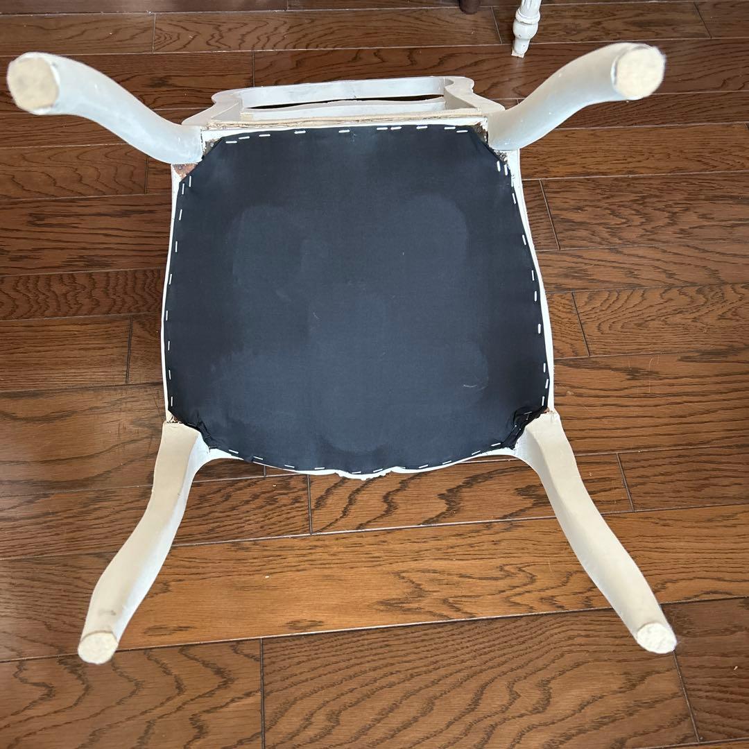 希少　フランスアンティークホワイトチェア　ロカイユ装飾