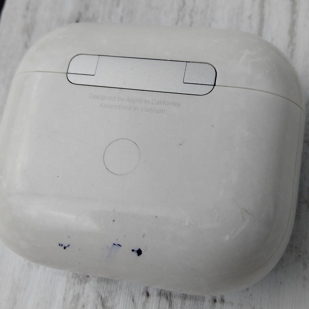 AirPods本体 ケース付　ワイヤレスイヤフォン ホワイト　第3世代