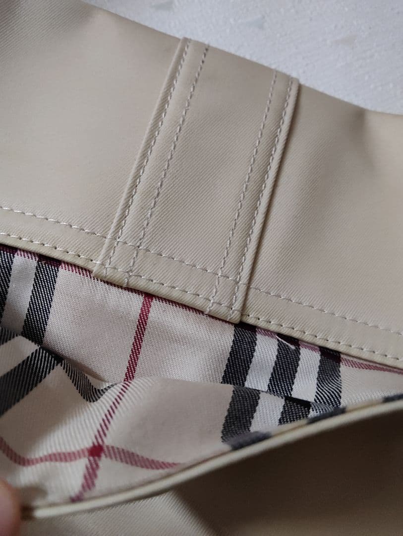 ルイ　セール！BURBERRY アイボリー ショルダーバッグ