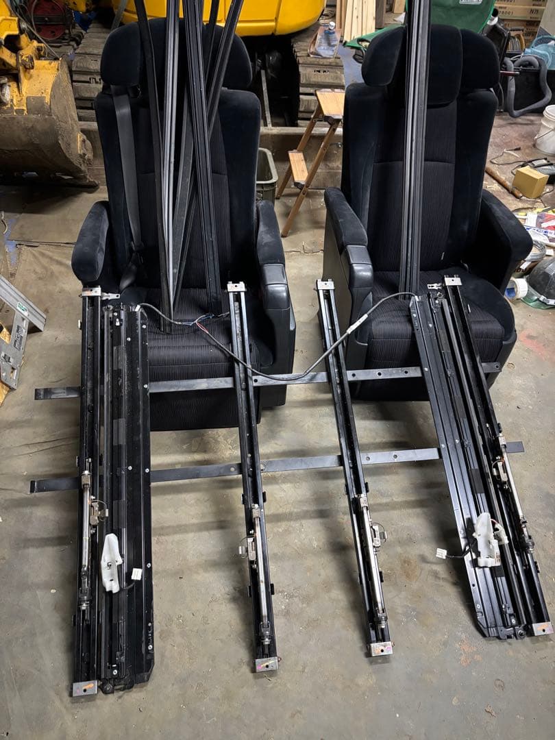 キャプテンシート ブラックファブリック　ハイエース