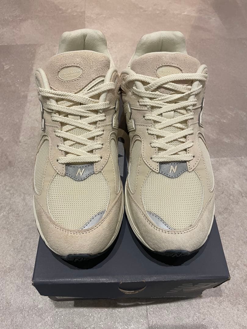 New Balance ベージュ スニーカー
