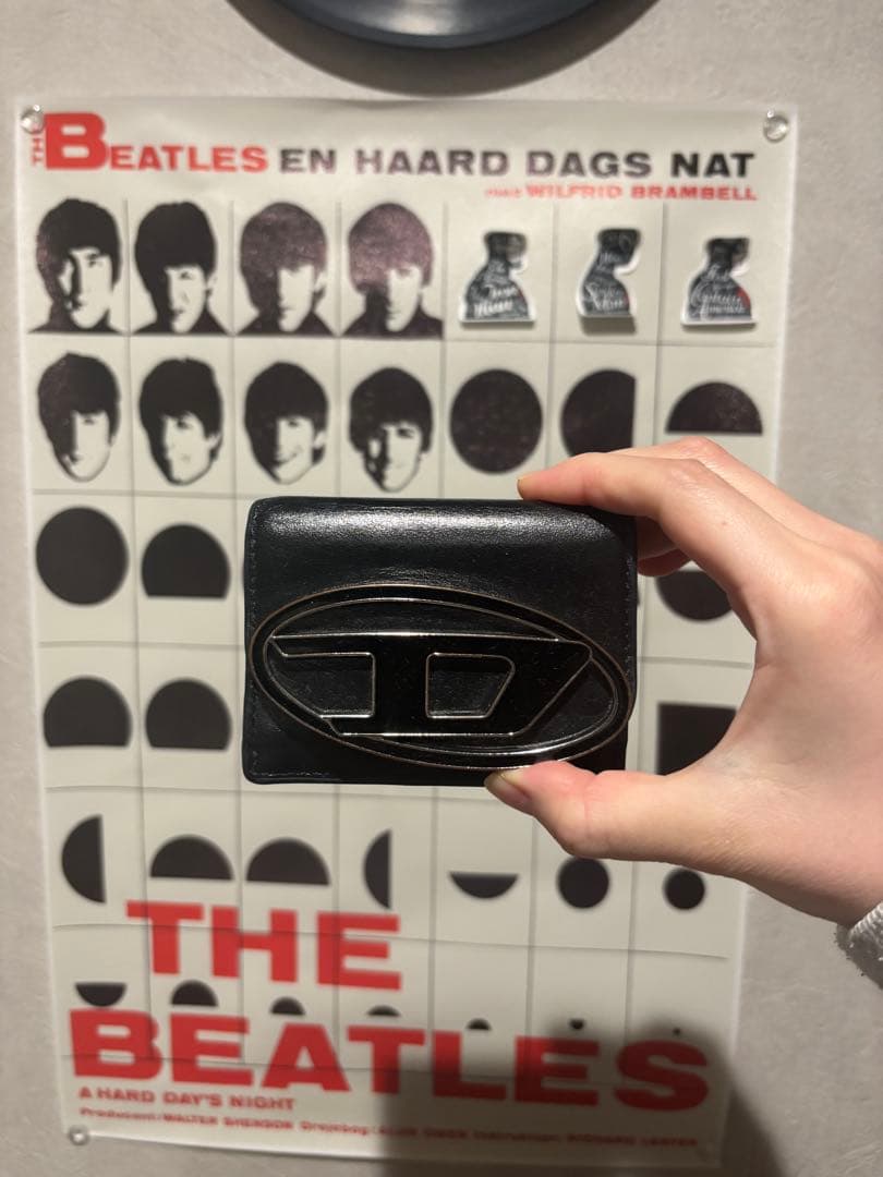 黒の三つ折り財布 Dのロゴ付き