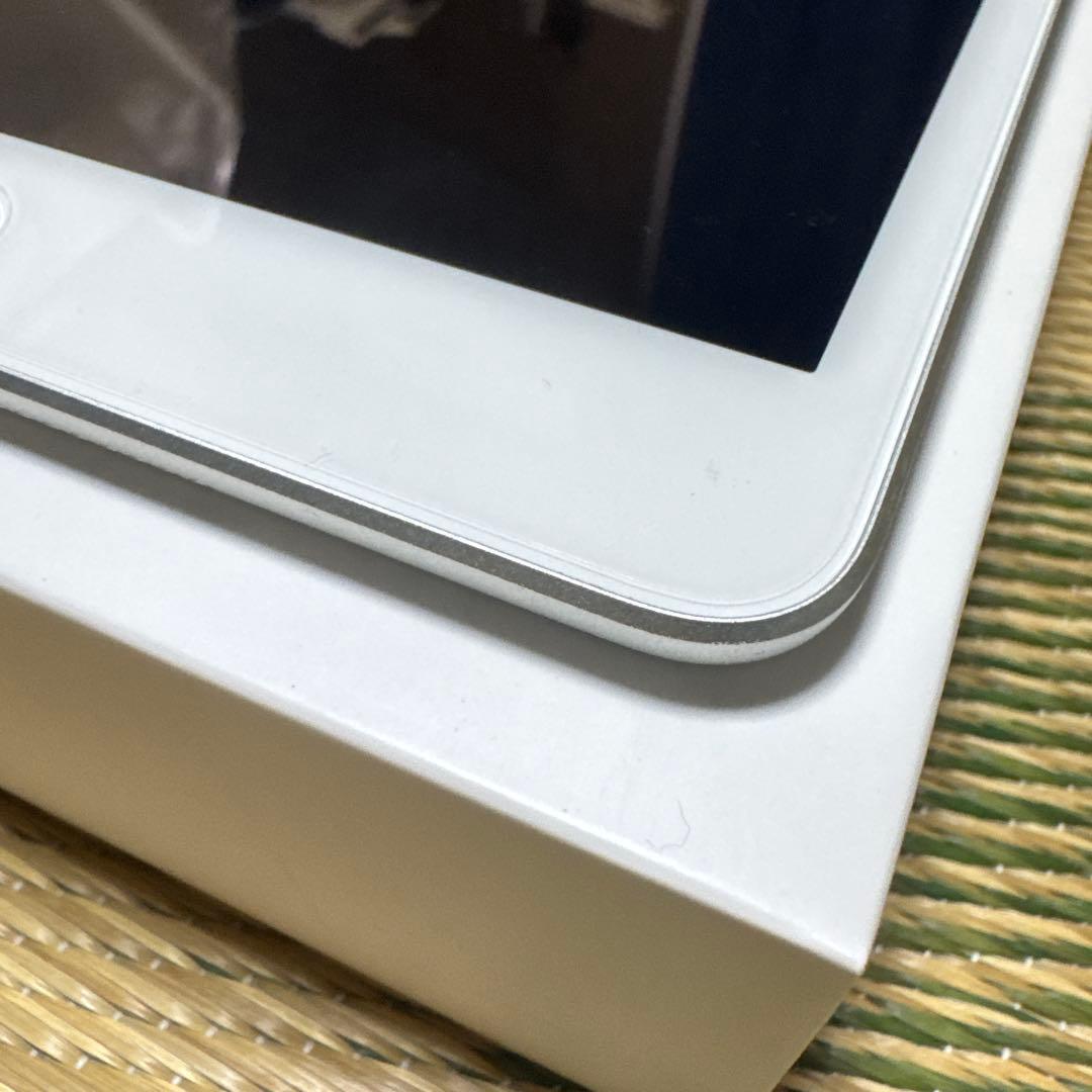 ほぼ未使用　iPad mini 第5世代　 充電器・USBケーブル付き　64GB