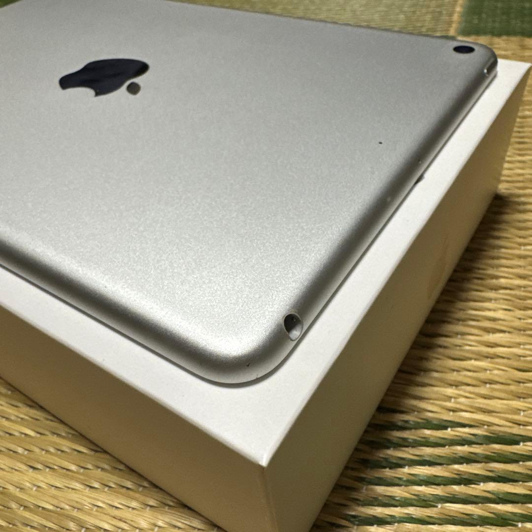 ほぼ未使用　iPad mini 第5世代　 充電器・USBケーブル付き　64GB