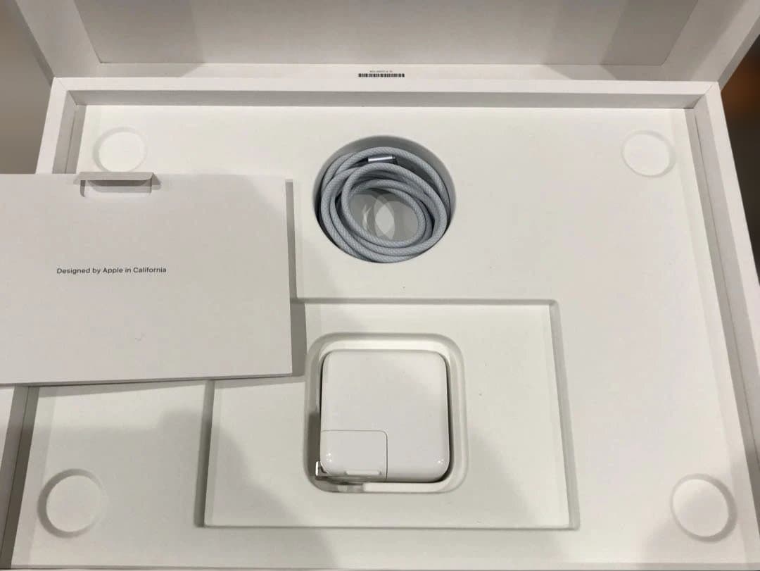 【極美品】MacBook Air 2025 (Early) 16GB/256GB