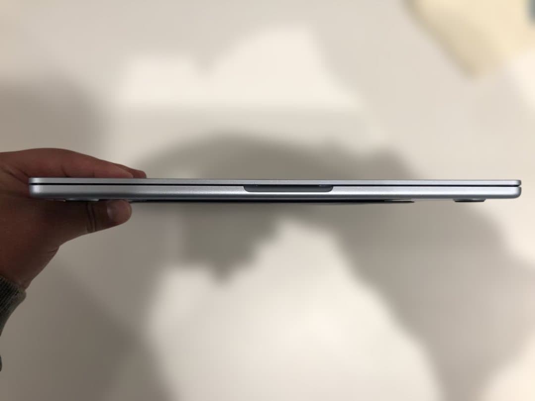 【極美品】MacBook Air 2025 (Early) 16GB/256GB