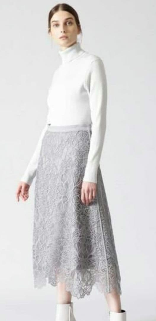 定価7万円以上　ADORE(アドーア) アールデコレーススカート　グレー